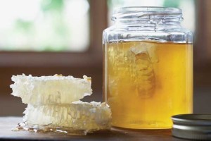 15 Household Uses for Honey1_Veer